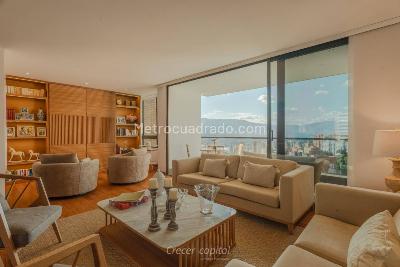 Apartamento de 3 alcobas en venta en El Poblado, Medellín, 217 m² · foto 2 de 10