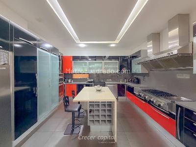 Casa de 5 alcobas en venta en El Poblado, Medellín, 1100 m² · foto 4 de 20