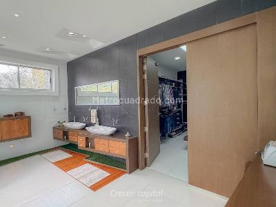 Casa de 5 alcobas en venta en El Poblado, Medellín, 1100 m² · foto 9 de 20