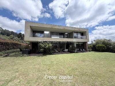 Casa de 3 alcobas en arriendo en Alto De Palmas, Envigado, 1960 m² · foto 2 de 20