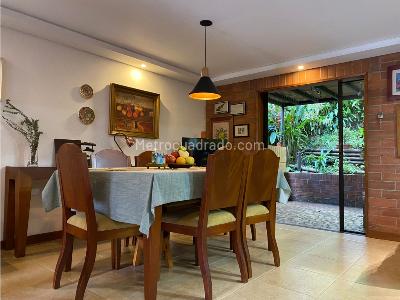 Casa de 3 alcobas en venta en Loma De Las Brujas, Envigado, 160 m² · foto 2 de 20