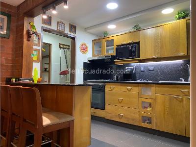 Casa de 3 alcobas en venta en Loma De Las Brujas, Envigado, 160 m² · foto 3 de 20