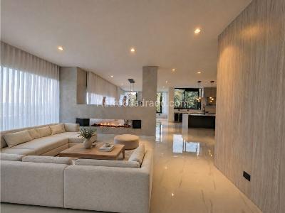 Casa de 5 alcobas en venta en Envigado, Envigado, 729 m² · foto 3 de 20