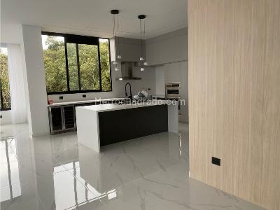 Casa de 5 alcobas en venta en Envigado, Envigado, 729 m² · foto 4 de 20