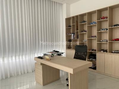 Casa de 5 alcobas en venta en Envigado, Envigado, 729 m² · foto 9 de 20