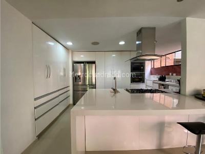 Apartamento de 4 alcobas en venta en Poblado La Visitacion, Medellín, 170 m² · foto 5 de 12