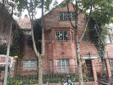 Casa en venta en Quinta Camacho, Bogotá · foto 2 de 17