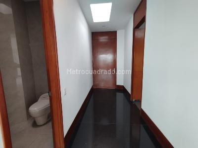 Apartamento de 3 alcobas en venta en Santa Barbara Oriental, Bogotá, 291 m² · foto 3 de 20