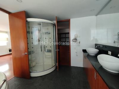 Apartamento de 3 alcobas en venta en Santa Barbara Oriental, Bogotá, 291 m² · foto 18 de 20