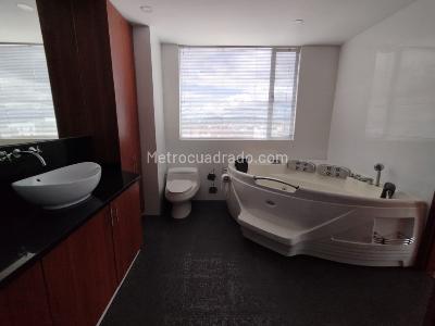 Apartamento de 3 alcobas en venta en Santa Barbara Oriental, Bogotá, 291 m² · foto 19 de 20
