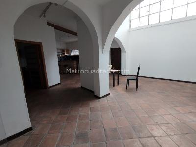 Casa de 5 alcobas en venta en Bosque Izquierdo, Bogotá, 423 m² · foto 2 de 18