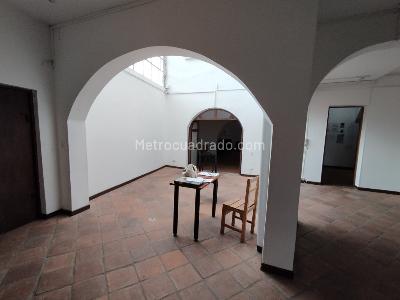 Casa de 5 alcobas en venta en Bosque Izquierdo, Bogotá, 423 m² · foto 3 de 18