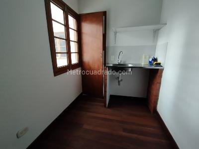 Casa de 5 alcobas en venta en Bosque Izquierdo, Bogotá, 423 m² · foto 15 de 18