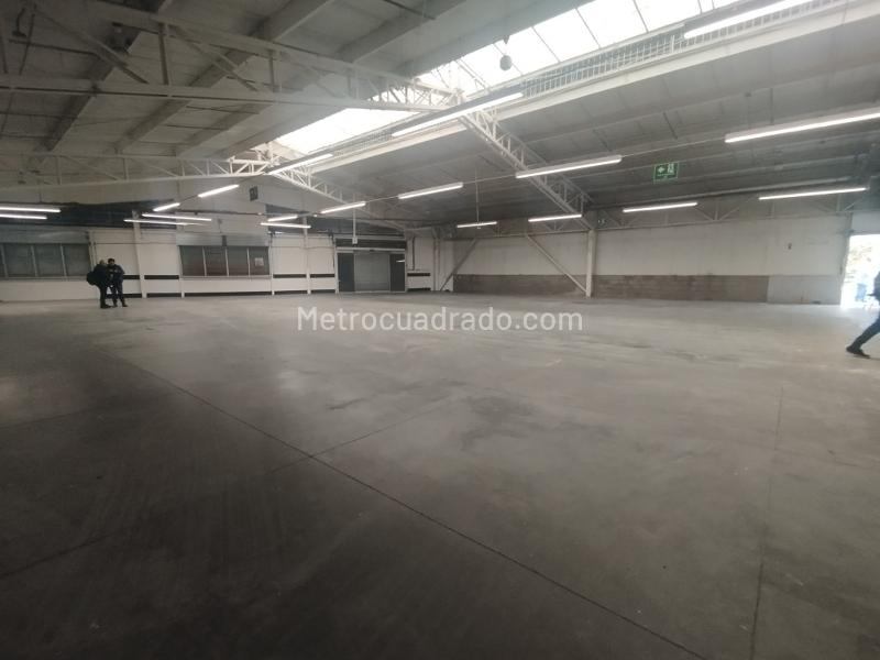 Local Comercial en Arriendo, Suba Centro, Bogotá D.C. - Más