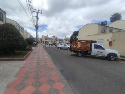 Casa de 3 alcobas en venta en Mandalay I Sector, Bogotá, 144 m² · foto 2 de 20