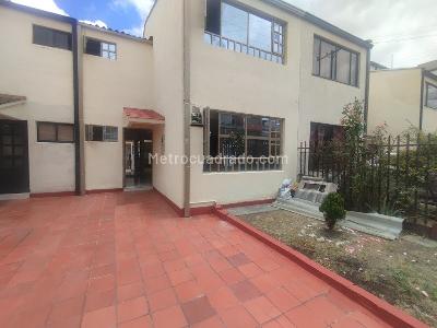 Casa de 3 alcobas en venta en Mandalay I Sector, Bogotá, 144 m² · foto 3 de 20