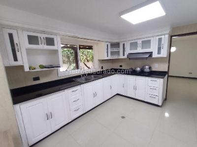 Casa de 5 alcobas en venta en Ciudad Jardin, Cali, 390 m² · foto 14 de 20