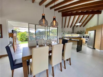 Casa de 3 alcobas en venta en Llanogrande, Rionegro, 1850 m² · foto 2 de 16