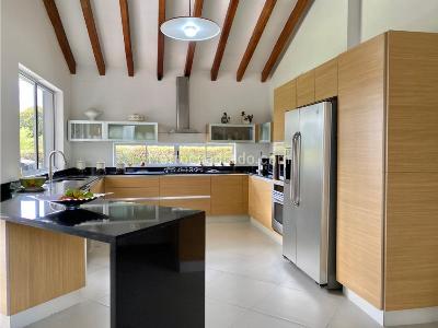Casa de 3 alcobas en venta en Llanogrande, Rionegro, 1850 m² · foto 3 de 16