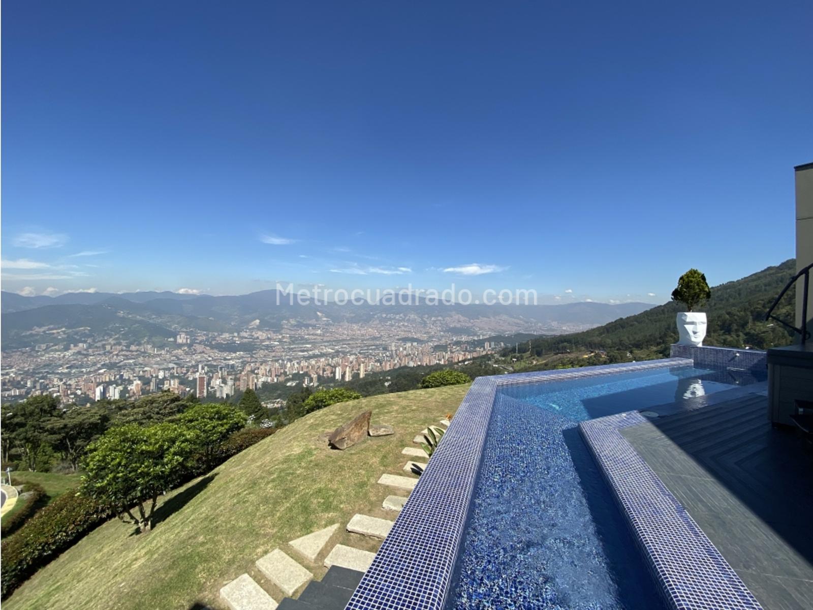Casa de 5 habitaciones en venta en Las Palmas, Medellín — imagen 1 de 20