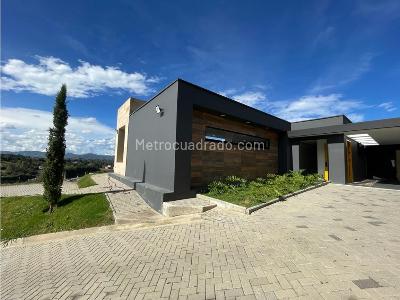 Casa de 3 alcobas en venta en Llanogrande, Rionegro · foto 2 de 13