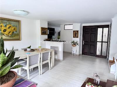 Casa de 4 alcobas en venta en Loma El Atravezado, Envigado, 240 m² · foto 4 de 17