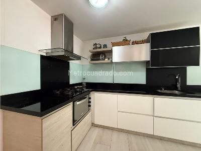 Casa de 4 alcobas en venta en Loma El Atravezado, Envigado, 240 m² · foto 5 de 17