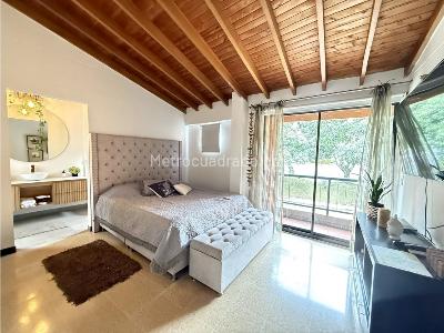 Casa de 4 alcobas en venta en Loma El Atravezado, Envigado, 240 m² · foto 10 de 17