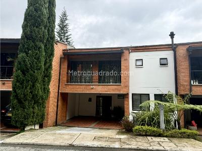 Casa de 4 alcobas en venta en Loma El Atravezado, Envigado, 240 m² · foto 17 de 17