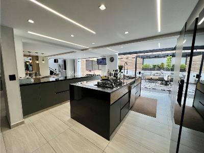Casa de 4 alcobas en venta en Los Balsos, Medellín, 510 m² · foto 2 de 19