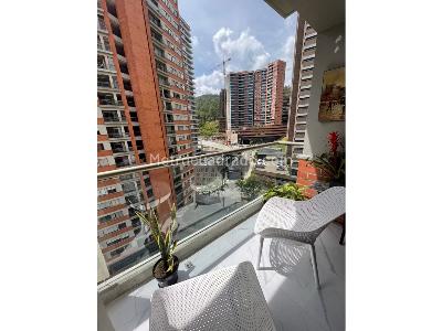 Apartamento de 2 alcobas en venta en El Poblado, Medellín, 67 m² · foto 3 de 19