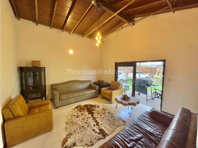 Casa de 4 alcobas en venta en Los Balsos, Medellín, 1996 m² · foto 3 de 20
