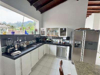 Casa de 4 alcobas en venta en Los Balsos, Medellín, 1996 m² · foto 9 de 20