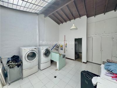 Casa de 4 alcobas en venta en Los Balsos, Medellín, 1996 m² · foto 18 de 20