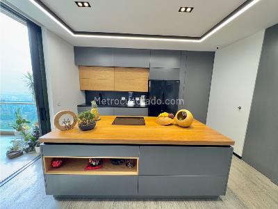 Apartamento de 3 alcobas en venta en Alejandria, Medellín, 181 m² · foto 2 de 20