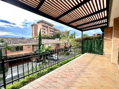 Casa de 3 alcobas en venta en Envigado, Envigado, 153 m² · foto 2 de 19