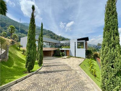 Casa de 5 alcobas en venta en El Poblado, Medellín, 922 m² · foto 2 de 20