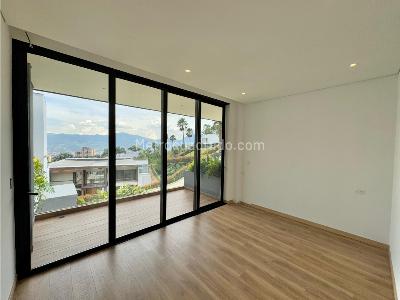 Casa de 5 alcobas en venta en El Poblado, Medellín, 922 m² · foto 9 de 20
