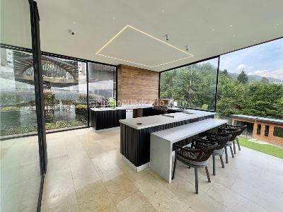 Casa de 5 alcobas en venta en El Poblado, Medellín, 922 m² · foto 20 de 20
