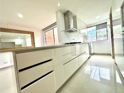 Apartamento de 3 alcobas en venta en Loma De San Jose, Sabaneta, 138 m² · foto 2 de 20
