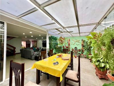 Casa de 3 alcobas en venta en Altos Del Poblado, Medellín, 260 m² · foto 3 de 13
