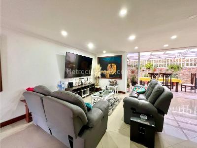 Casa de 3 alcobas en venta en Altos Del Poblado, Medellín, 260 m² · foto 4 de 13