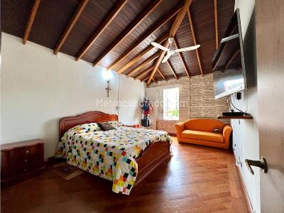 Casa de 3 alcobas en venta en Altos Del Poblado, Medellín, 260 m² · foto 6 de 13