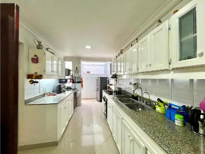 Casa de 3 alcobas en venta en Altos Del Poblado, Medellín, 260 m² · foto 10 de 13