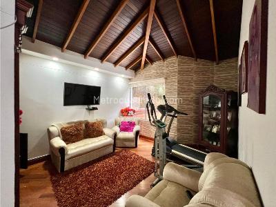 Casa de 3 alcobas en venta en Altos Del Poblado, Medellín, 260 m² · foto 11 de 13