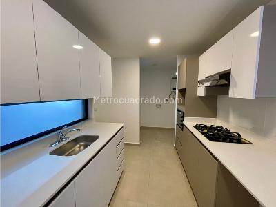 Apartamento de 3 alcobas en venta en El Poblado, Medellín, 103 m² · foto 2 de 18