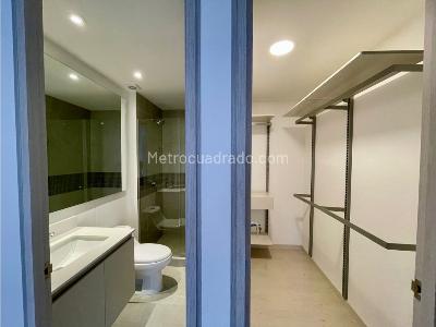 Apartamento de 3 alcobas en venta en El Poblado, Medellín, 103 m² · foto 14 de 18