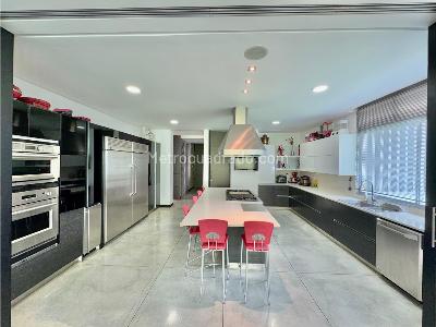 Casa de 4 alcobas en venta en El Poblado, Medellín, 1827 m² · foto 4 de 20