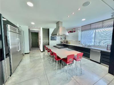 Casa de 4 alcobas en venta en El Poblado, Medellín, 1827 m² · foto 9 de 20