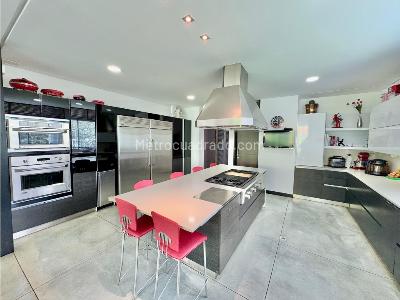 Casa de 4 alcobas en venta en El Poblado, Medellín, 1827 m² · foto 12 de 20